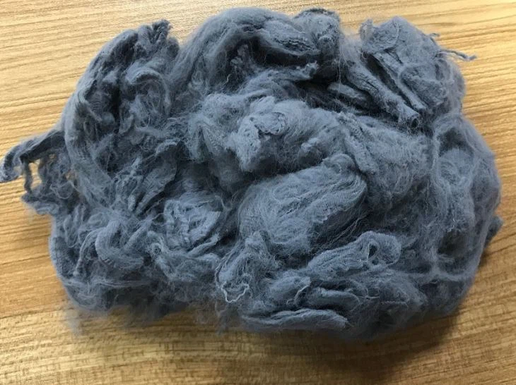 Fibras básicas condutoras para roupas